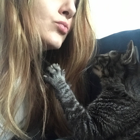 Meet your Posher, Alyssa - Picture 2 of 2